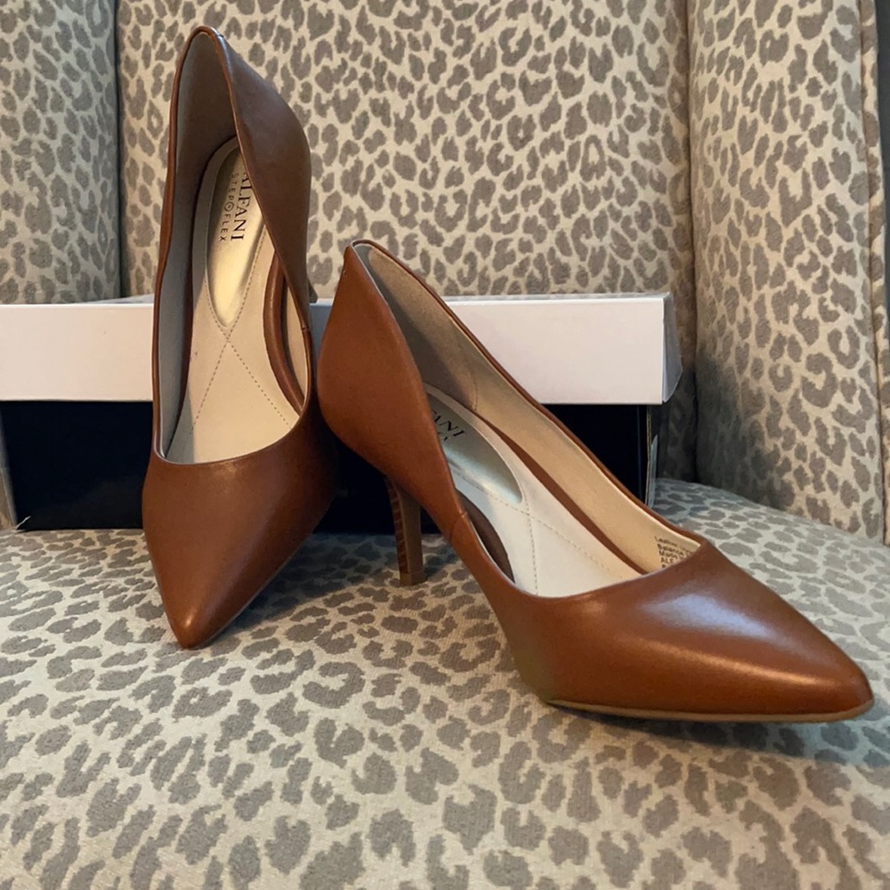 Adorable size 8.5 cognac pumps! New!
